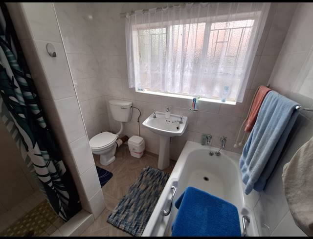 3 BEDROOM HOUSE FOR SALE IN VANDERBIJLPARK SE 2